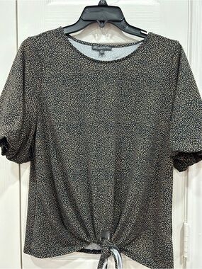 Adrianna Papell Black Short Sleeve Tie-Front Top with Brown Speckle Print